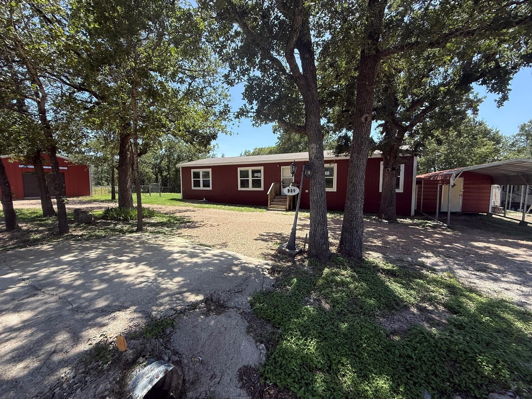 600 Lakeview Loop