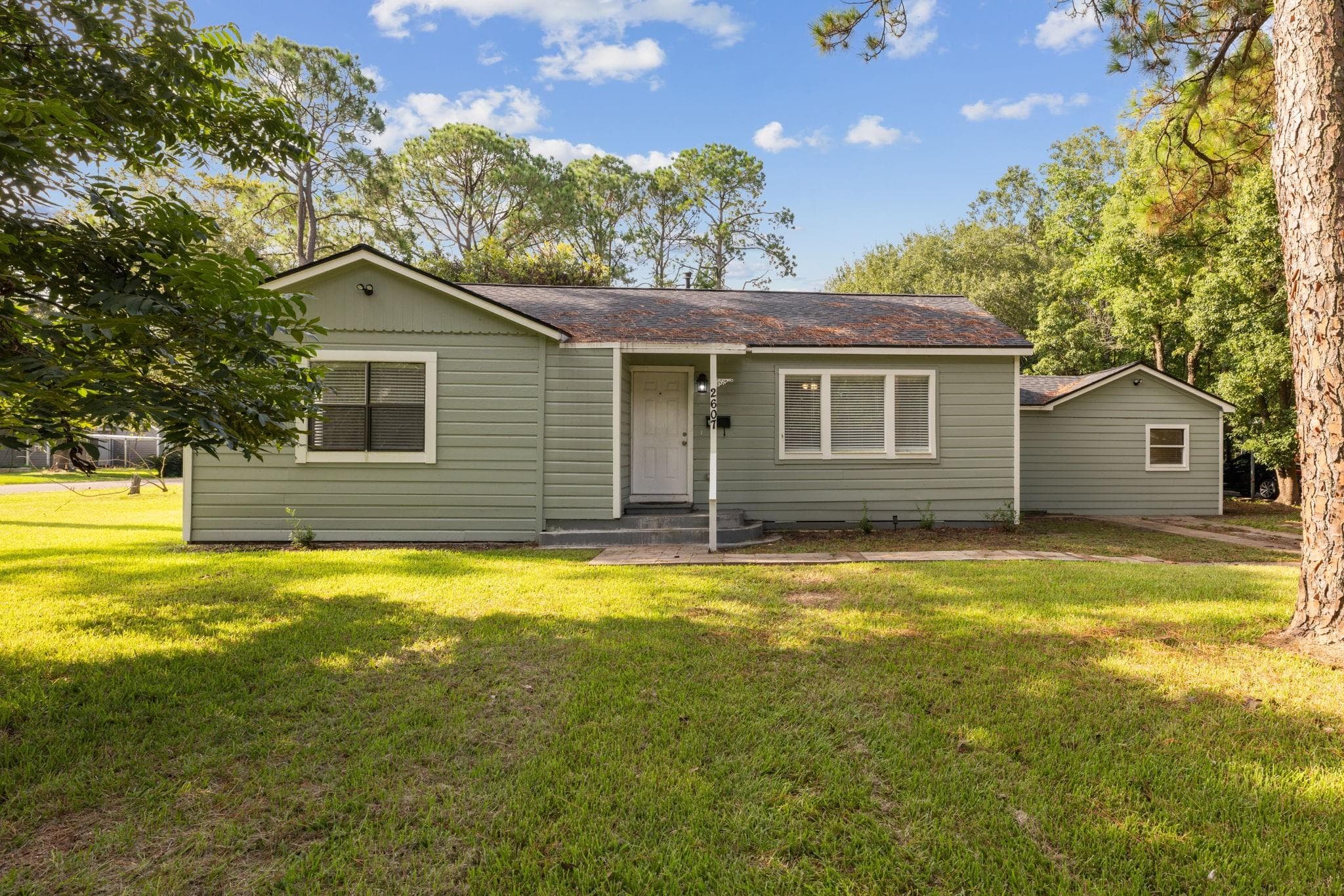 2607 N Houston Dr