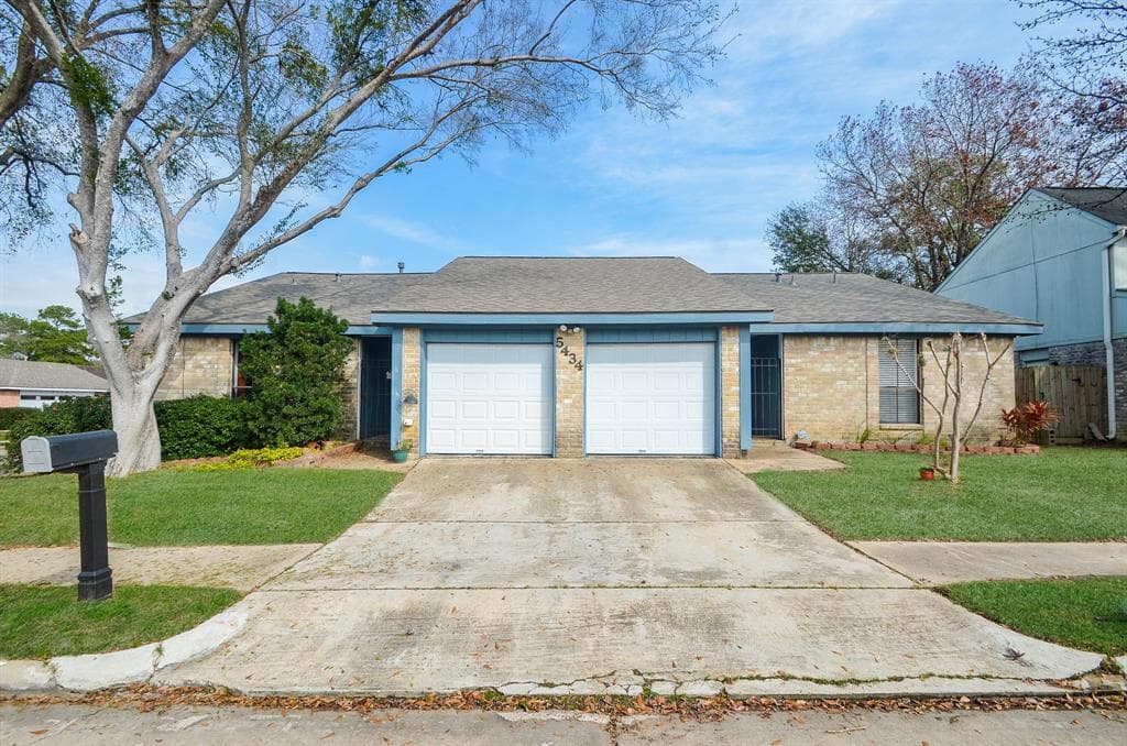 5434 Oakhaven Ln