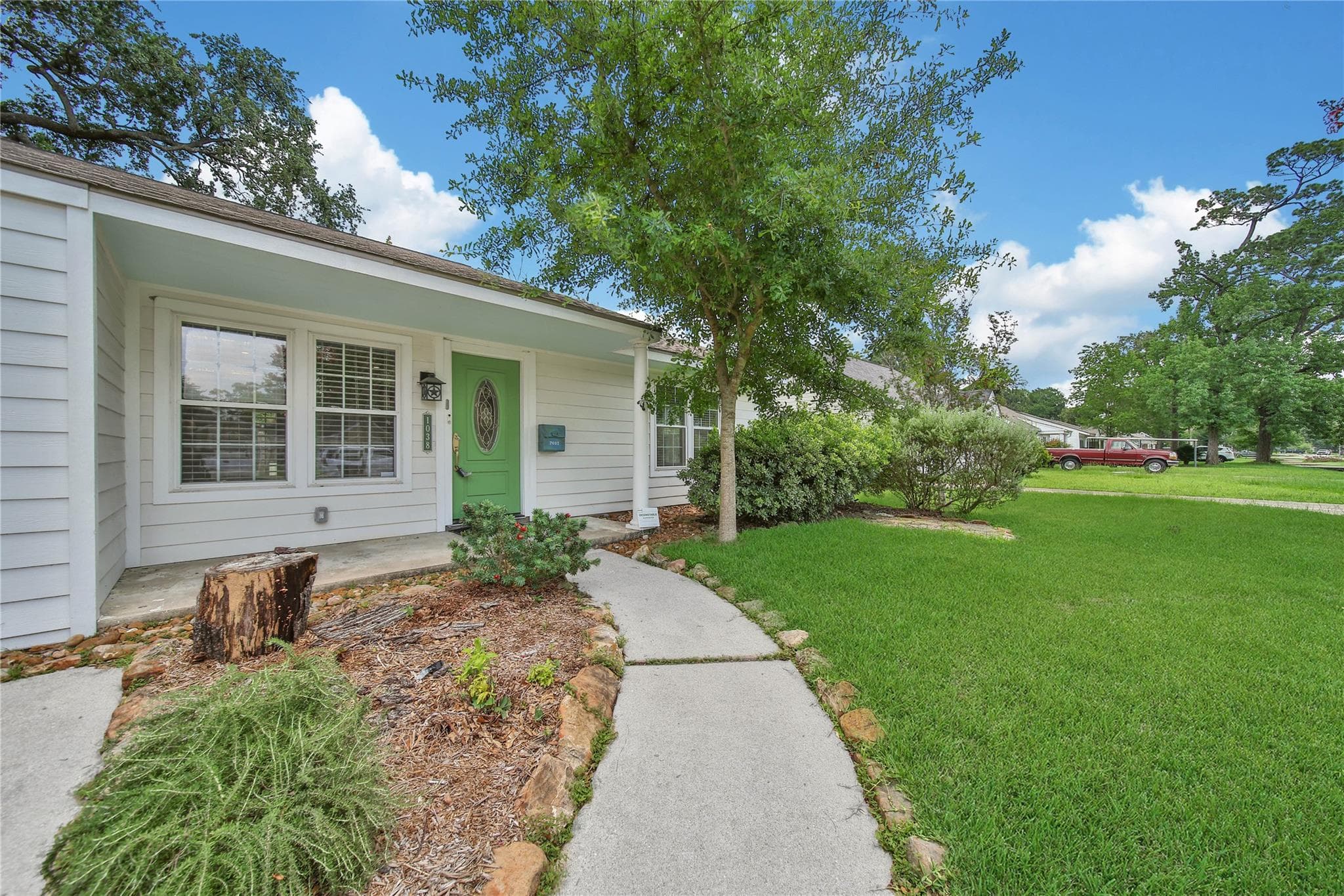1038 Lamonte Ln