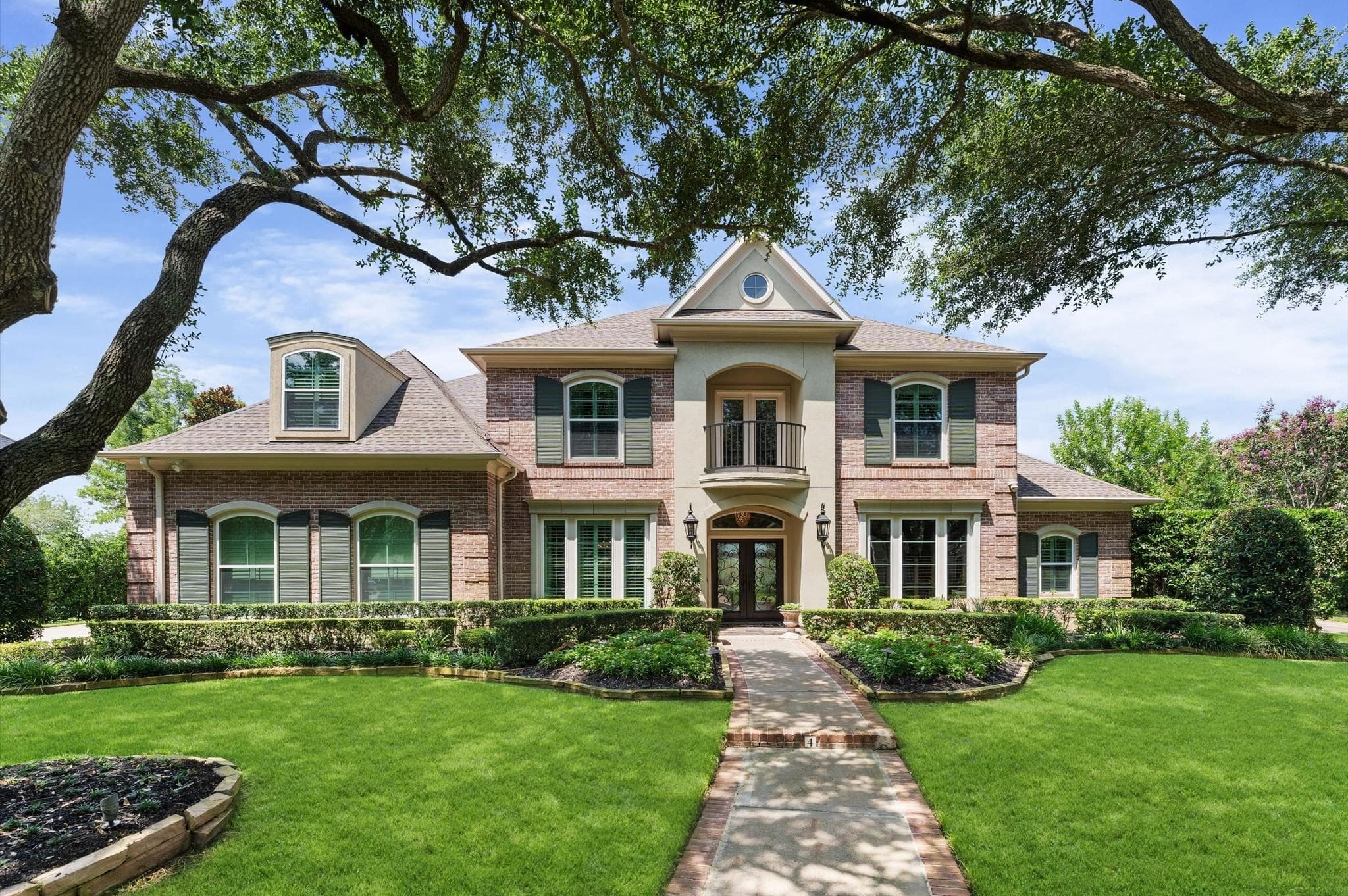 4 Ellicott Way
