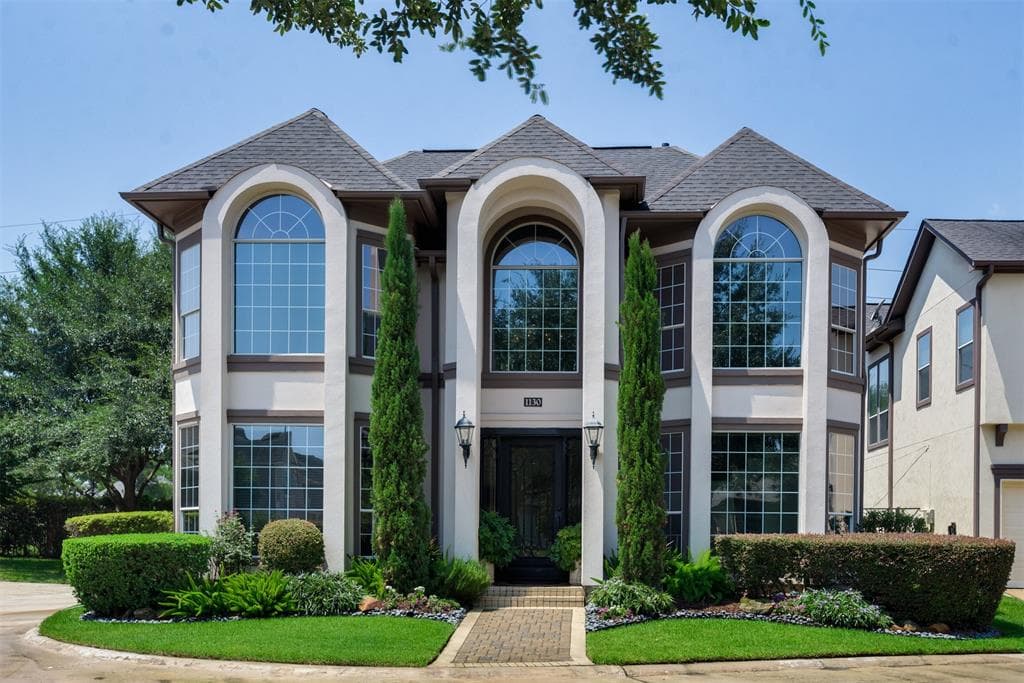 1130 Gardencrest Ln
