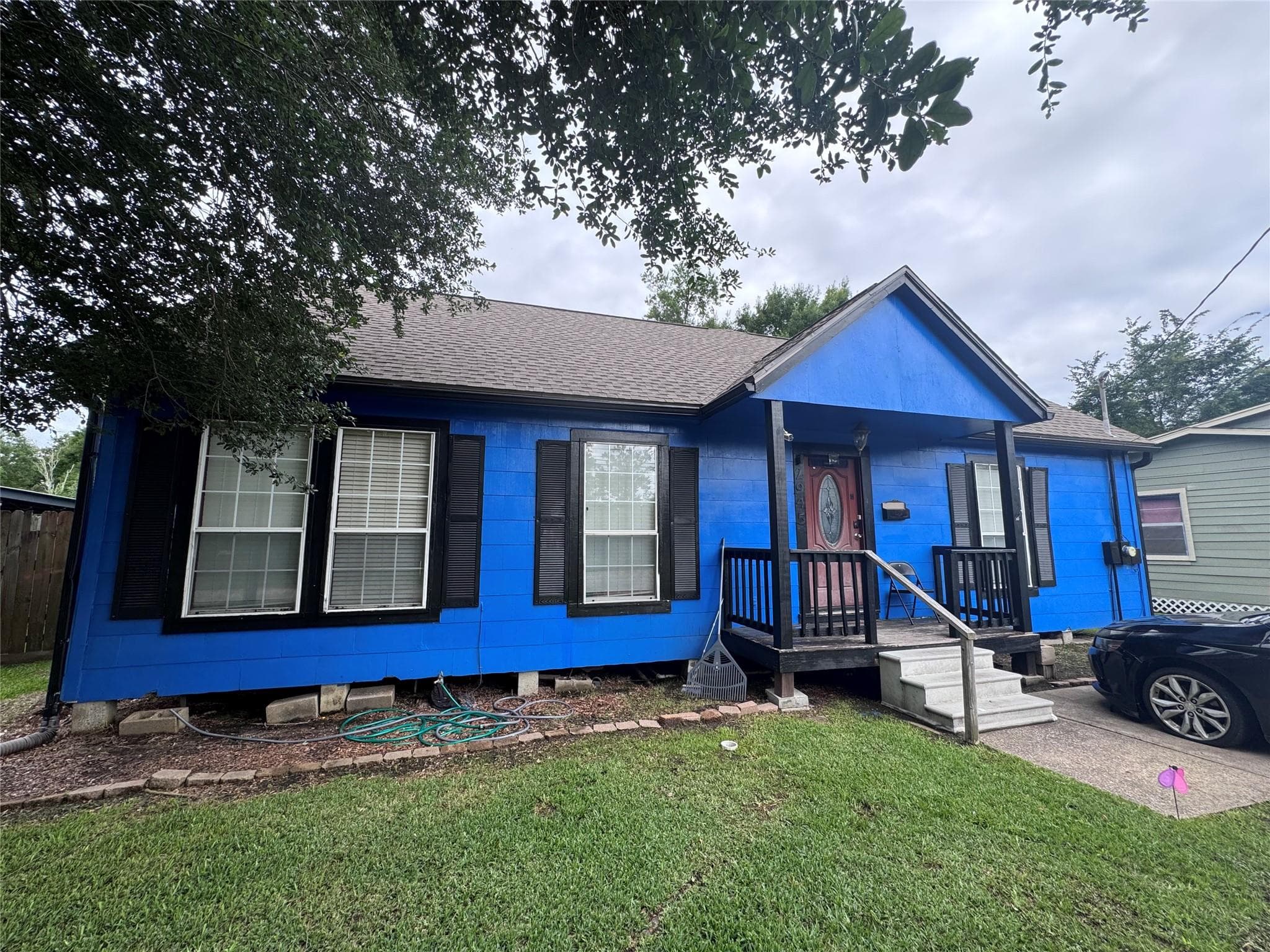 2945 W Lucas Dr