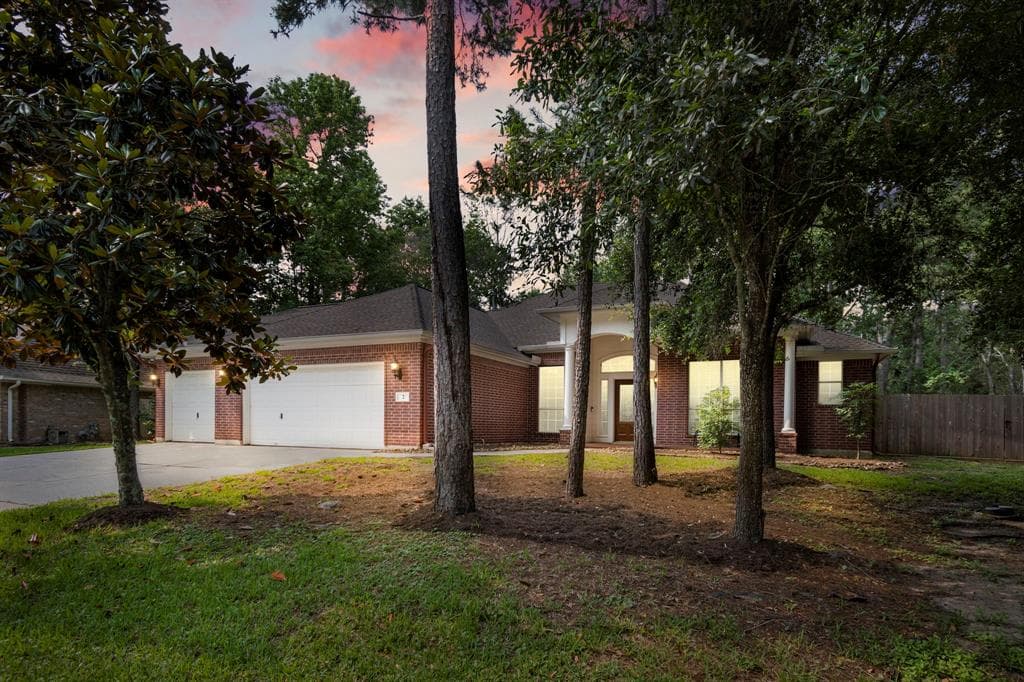 2 N Evangeline Oaks Cir
