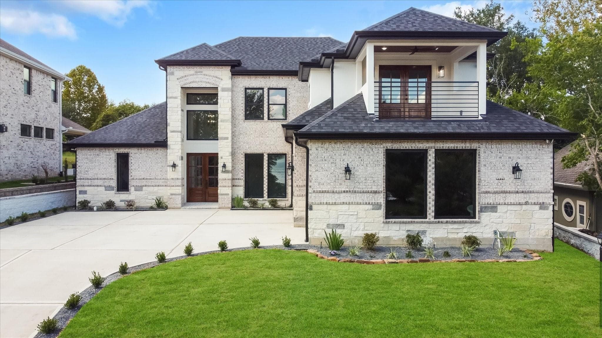 302 Edgewood Dr