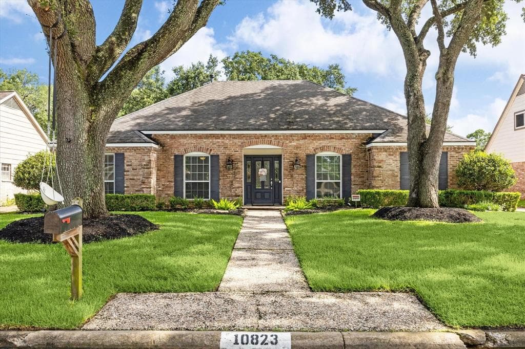 10823 Piping Rock Ln