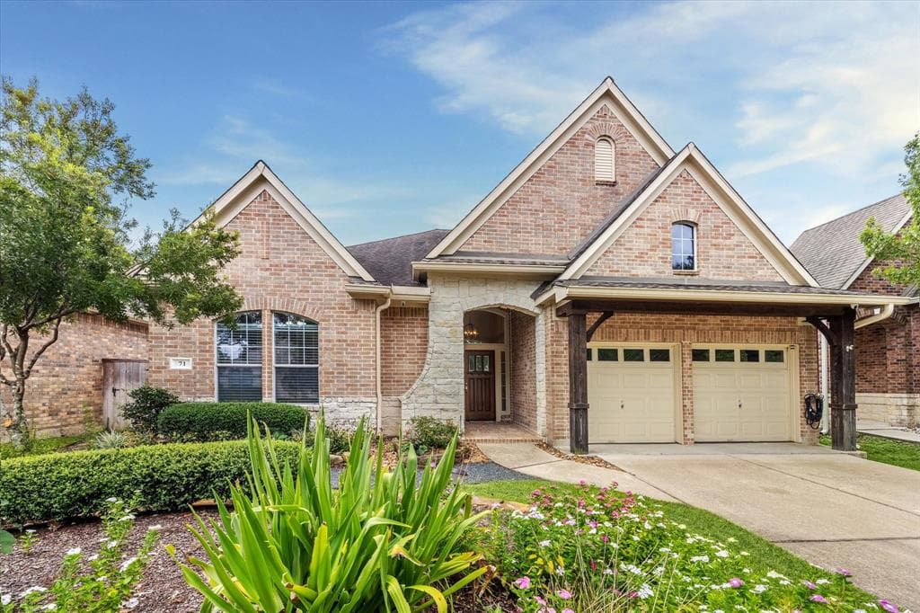 71 Tapestry Forest Pl