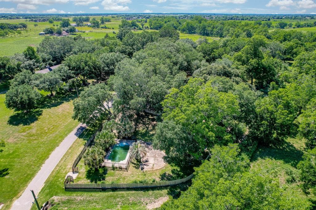 406 Hidden Creek Cir