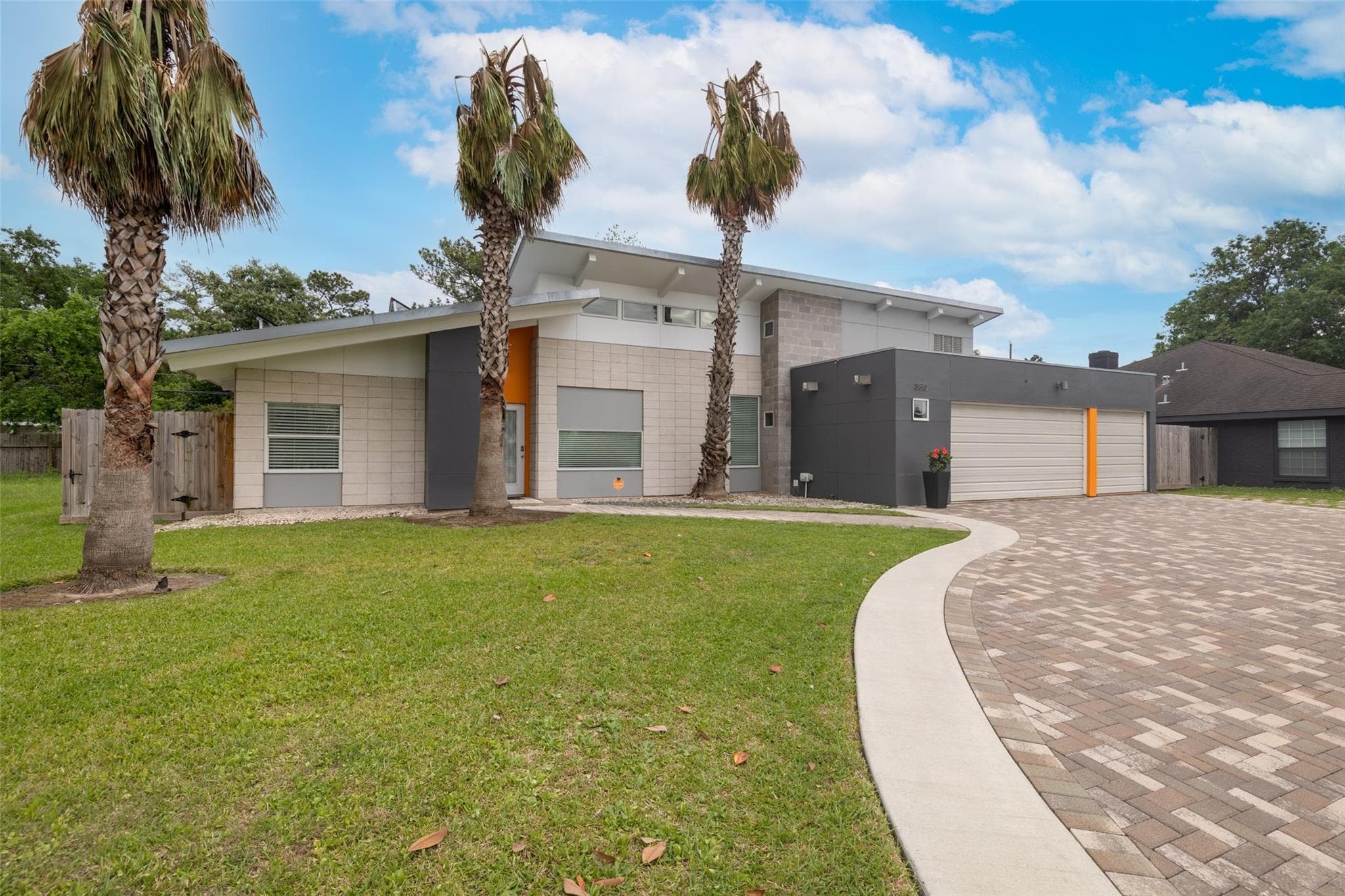3810 Antoine Dr