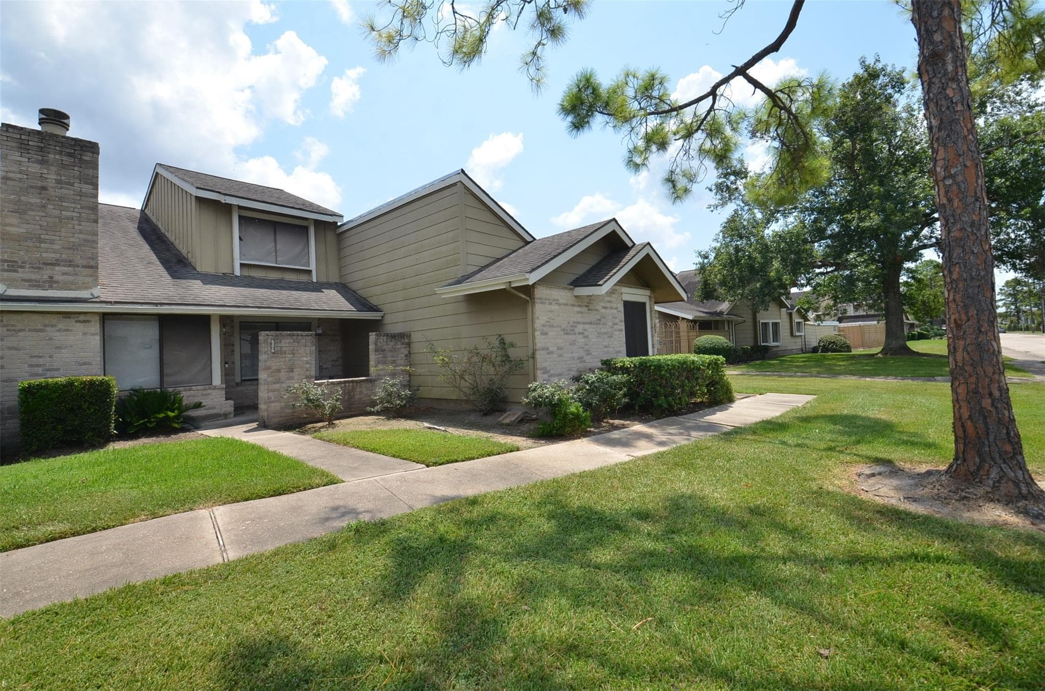 12019 Bob White Dr