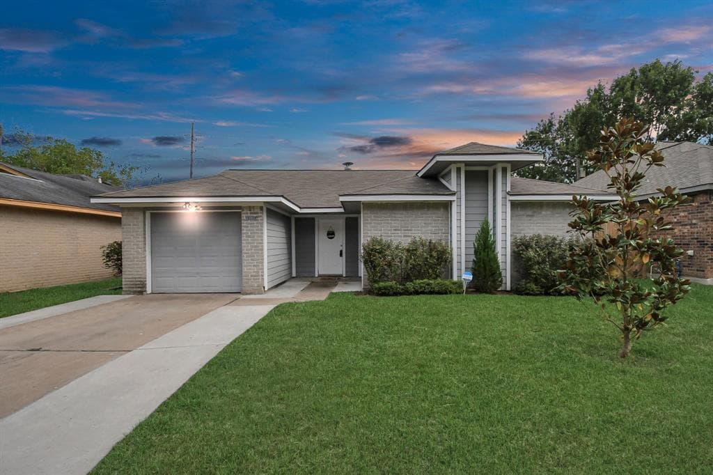23823 Silversmith Ln