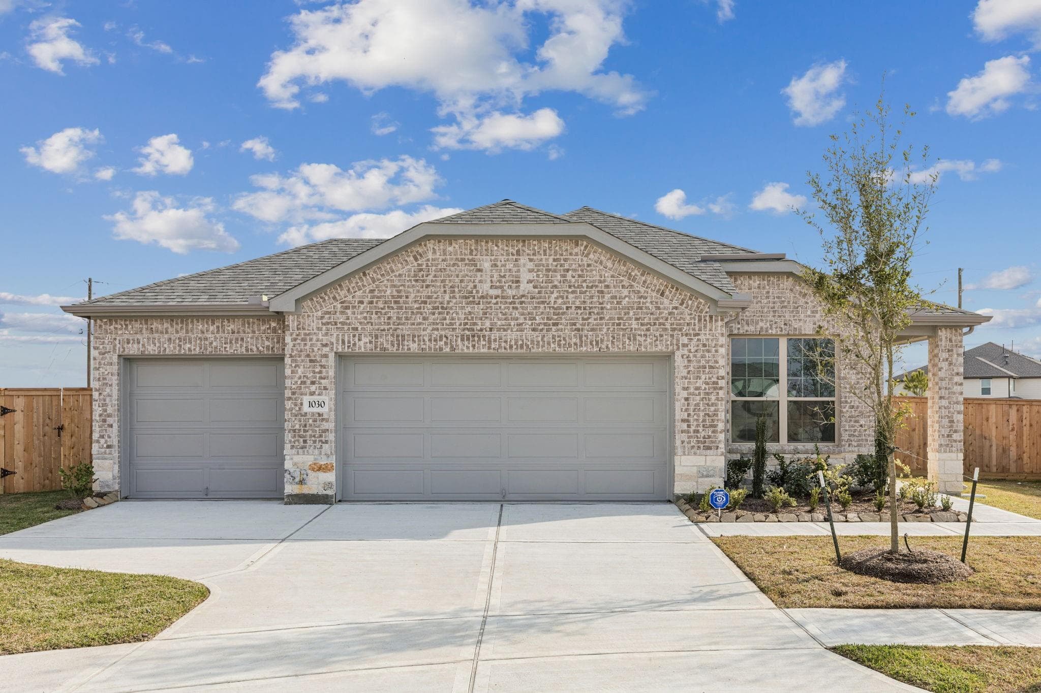 1030 Oakhurst Dr
