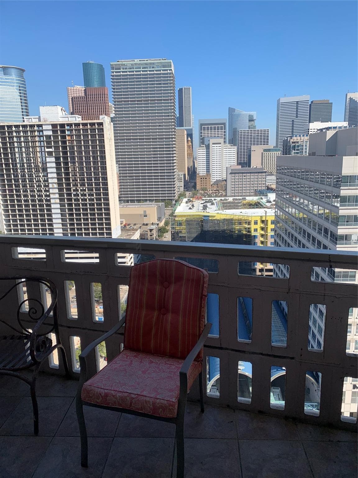 2016 Main St Apt 2115