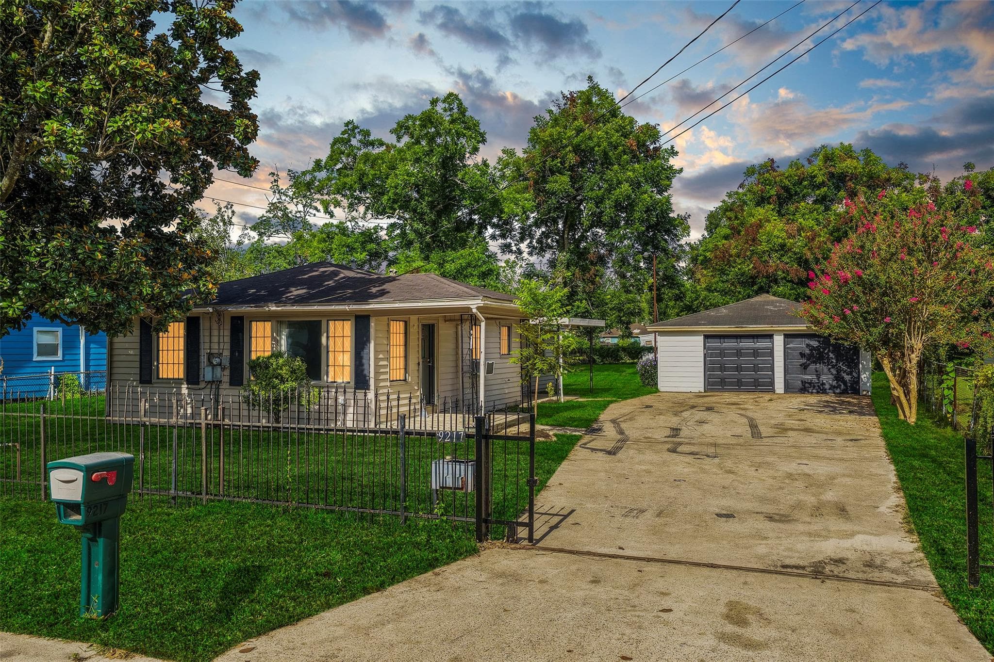 9217 Camay Dr