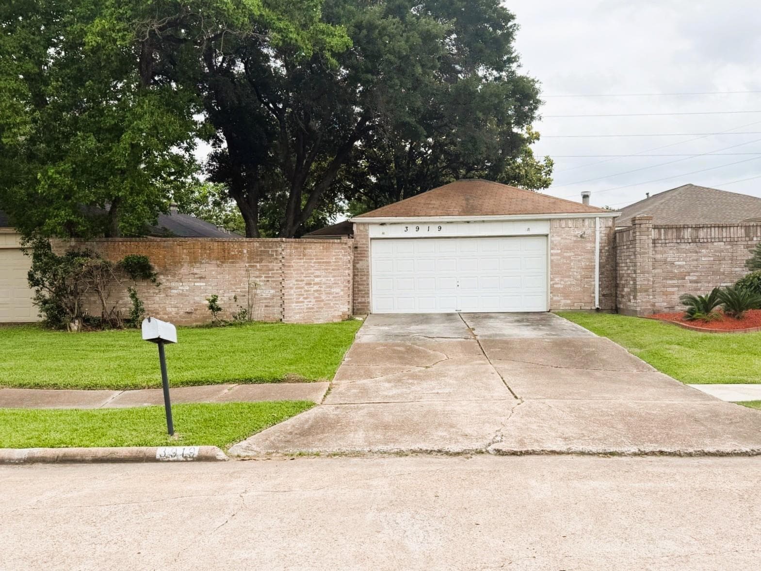 3919 Vineyard Dr
