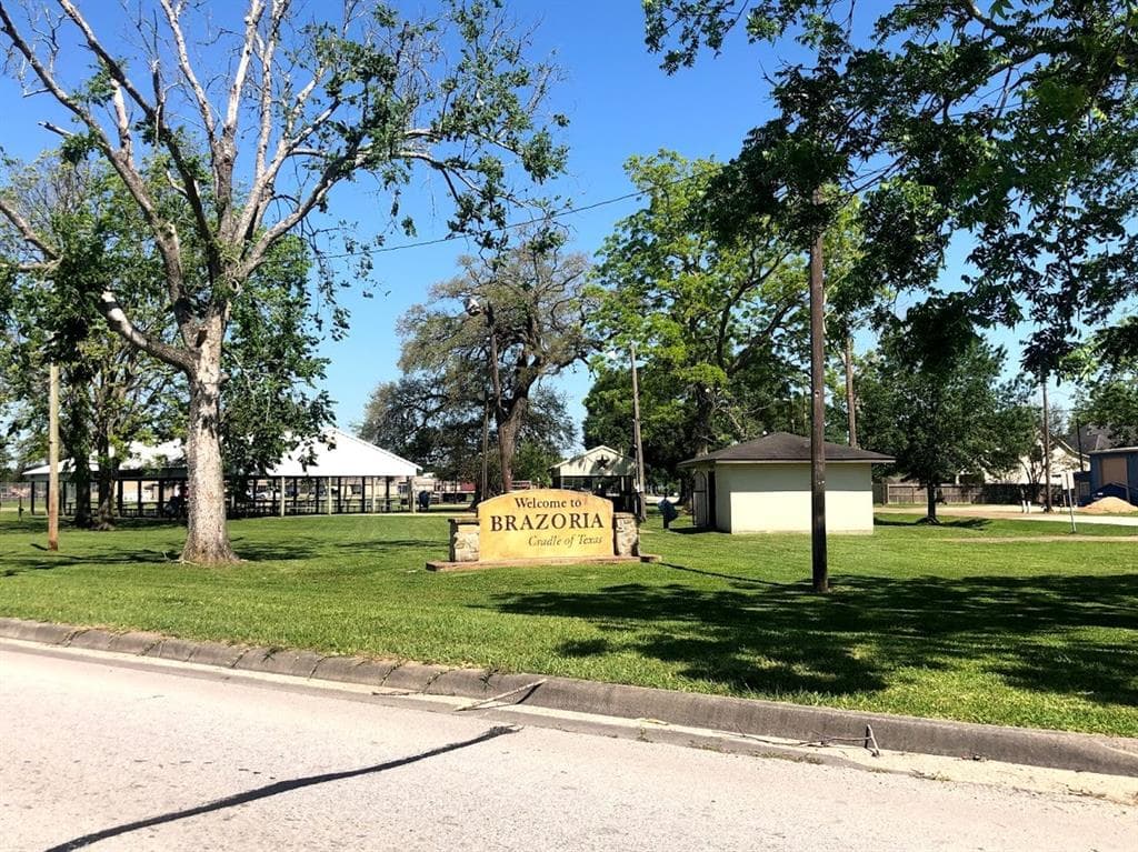 10389 Fm 521 Rd