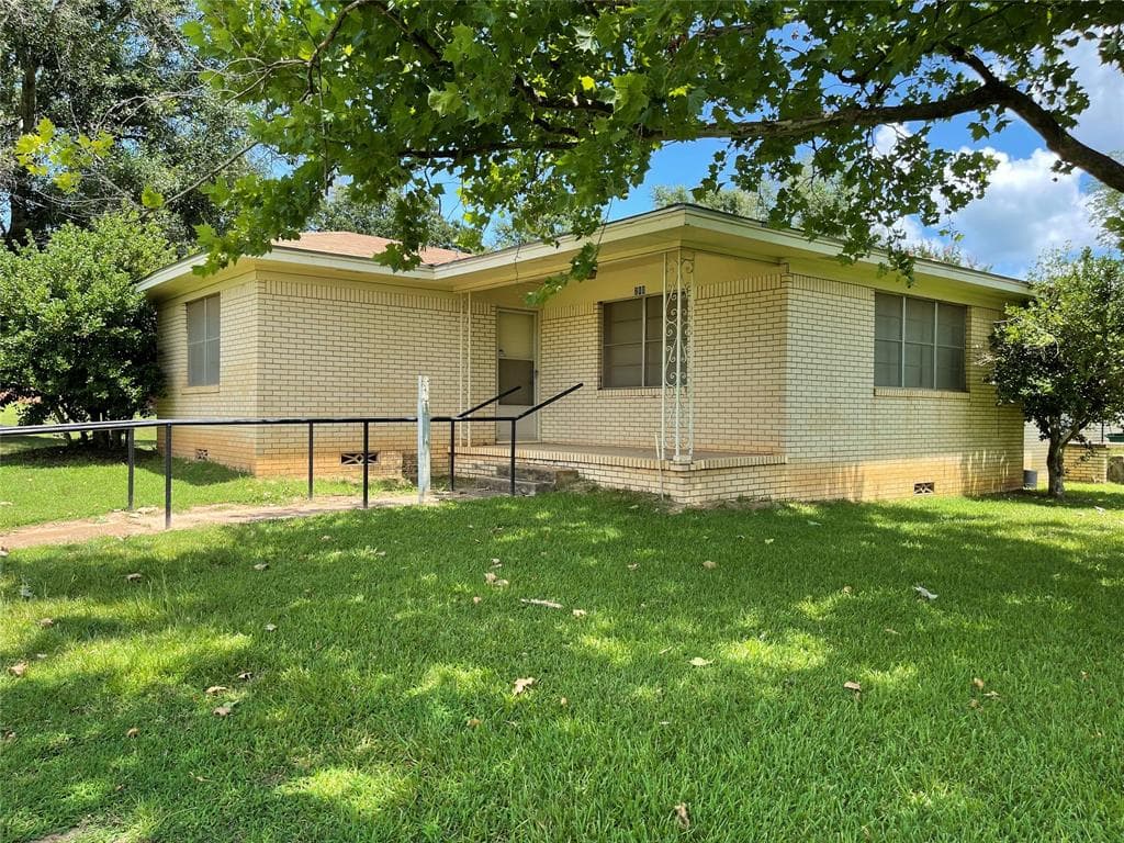 210 N Love St