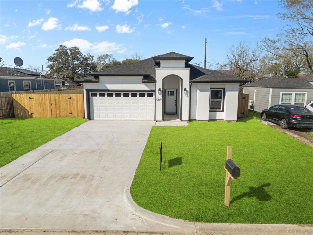 909 Live Oak St