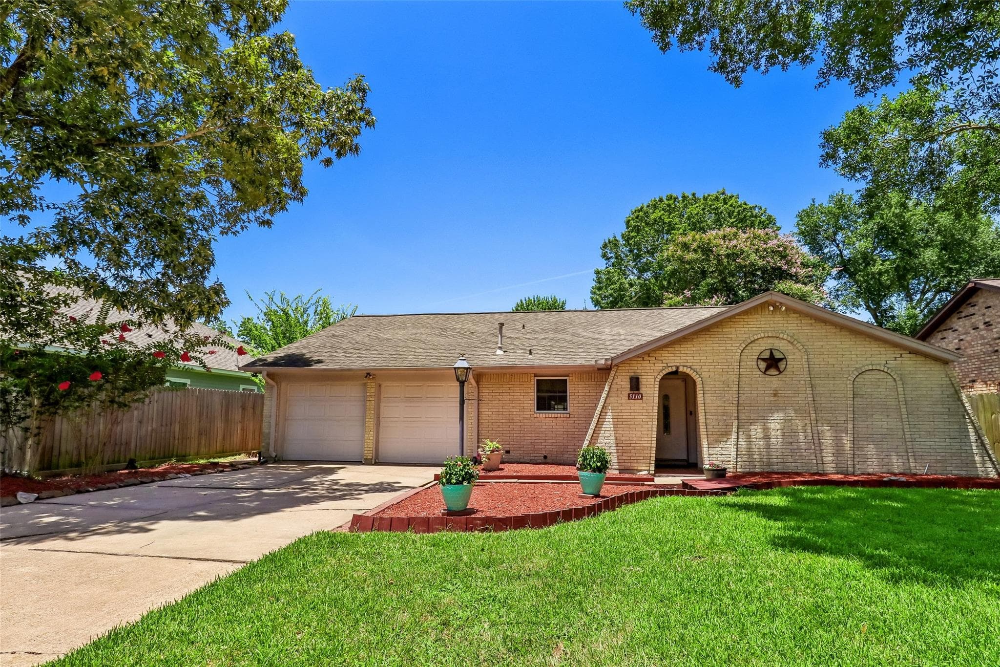 5110 Geneva Dr