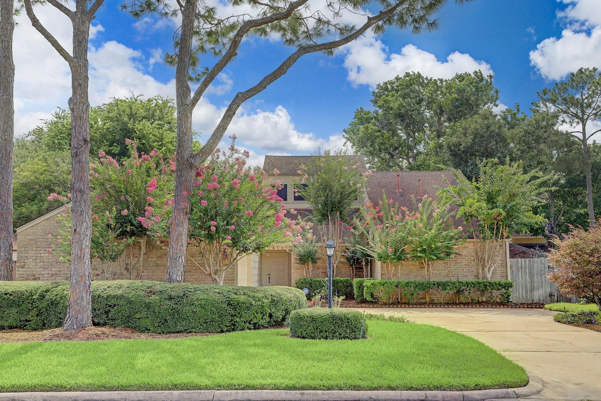 2310 Wallingford Dr