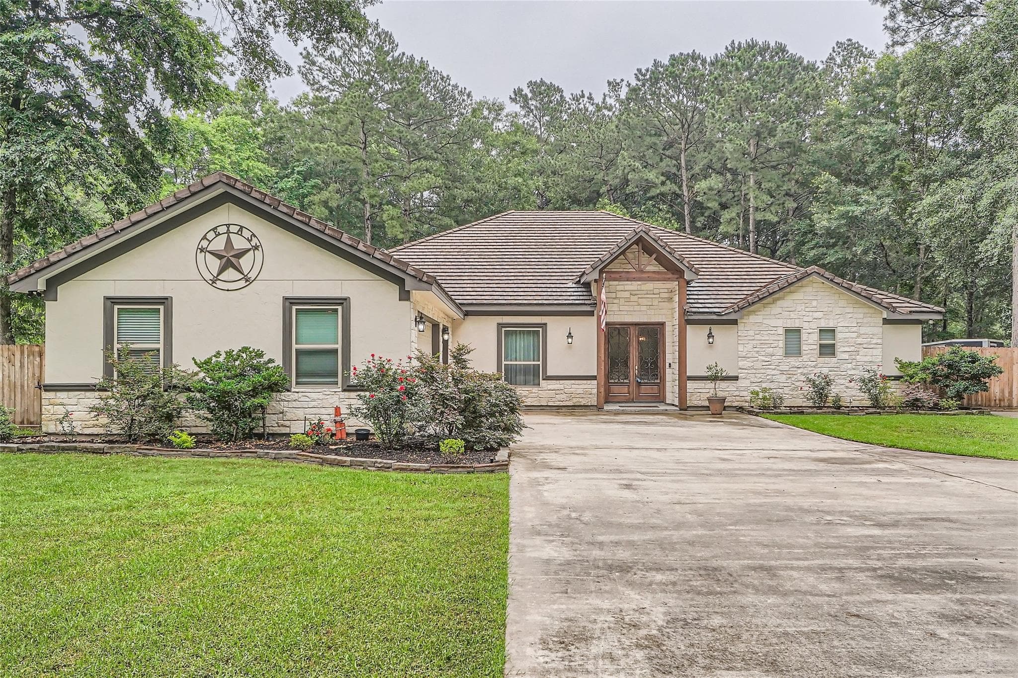 22885 Cumbre Dr