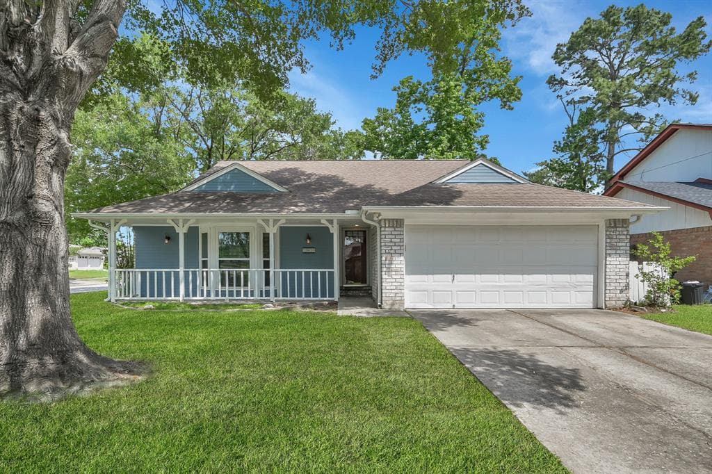 2303 Whitelake Dr