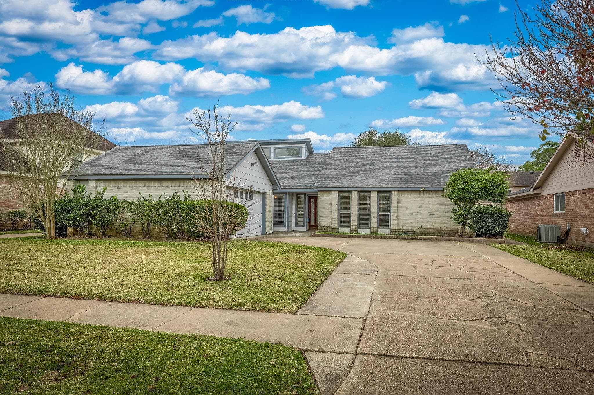 2902 Arrowhead Dr