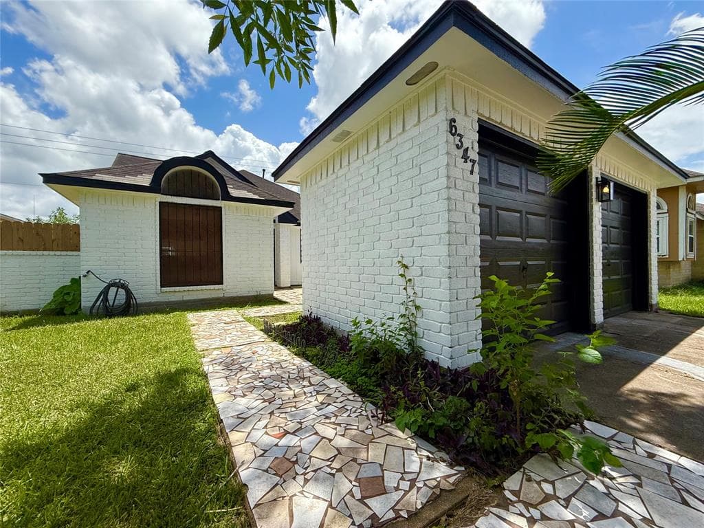 6347 Marinwood Dr