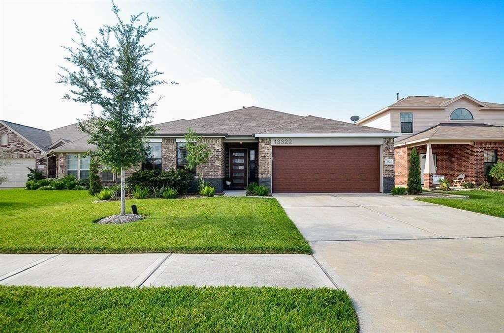 13322 Chanel Dr