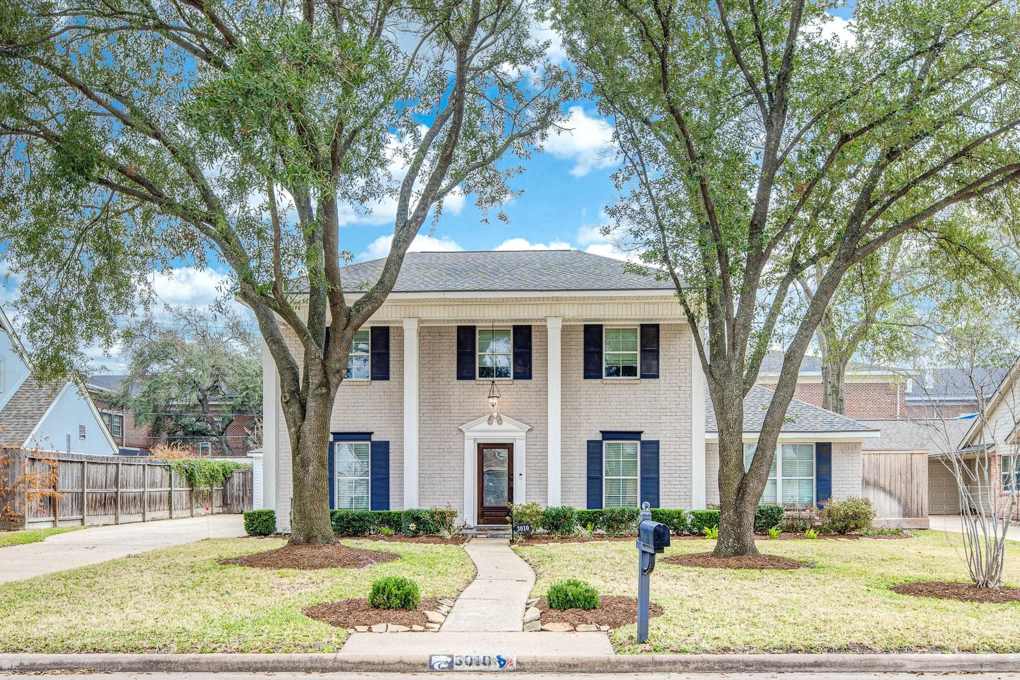 3010 Riata Ln