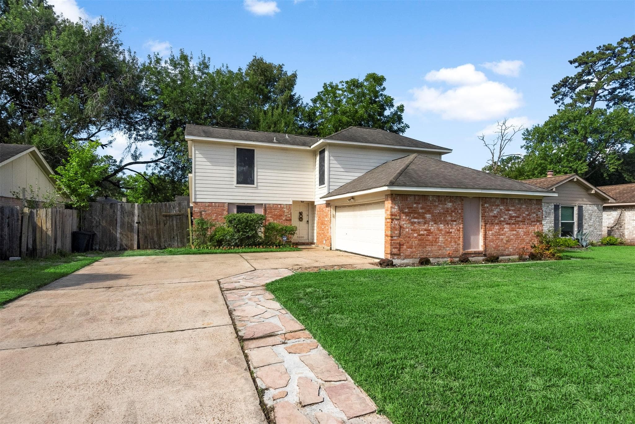 5830 Culross Close