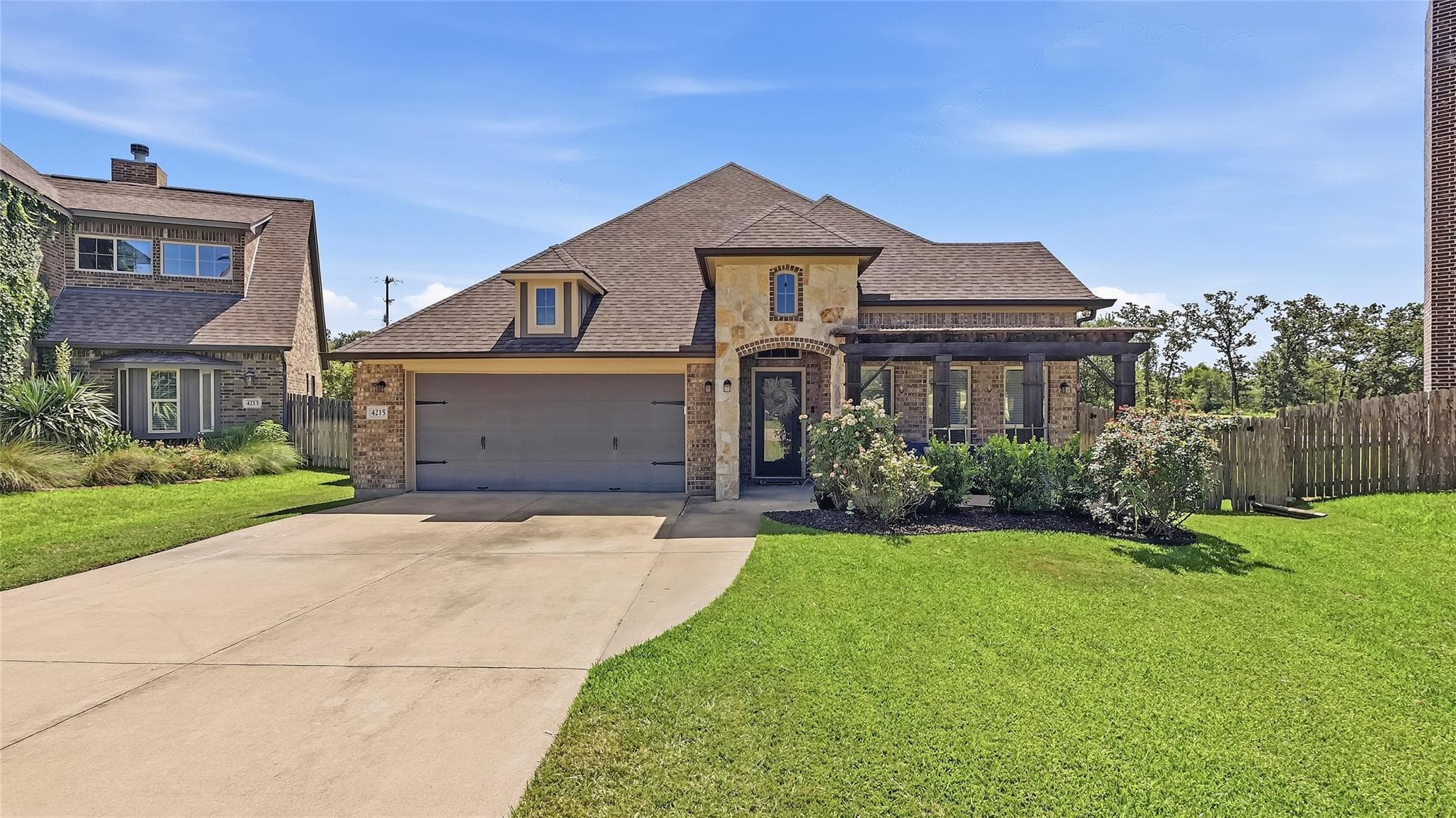 4215 Muncaster Ln