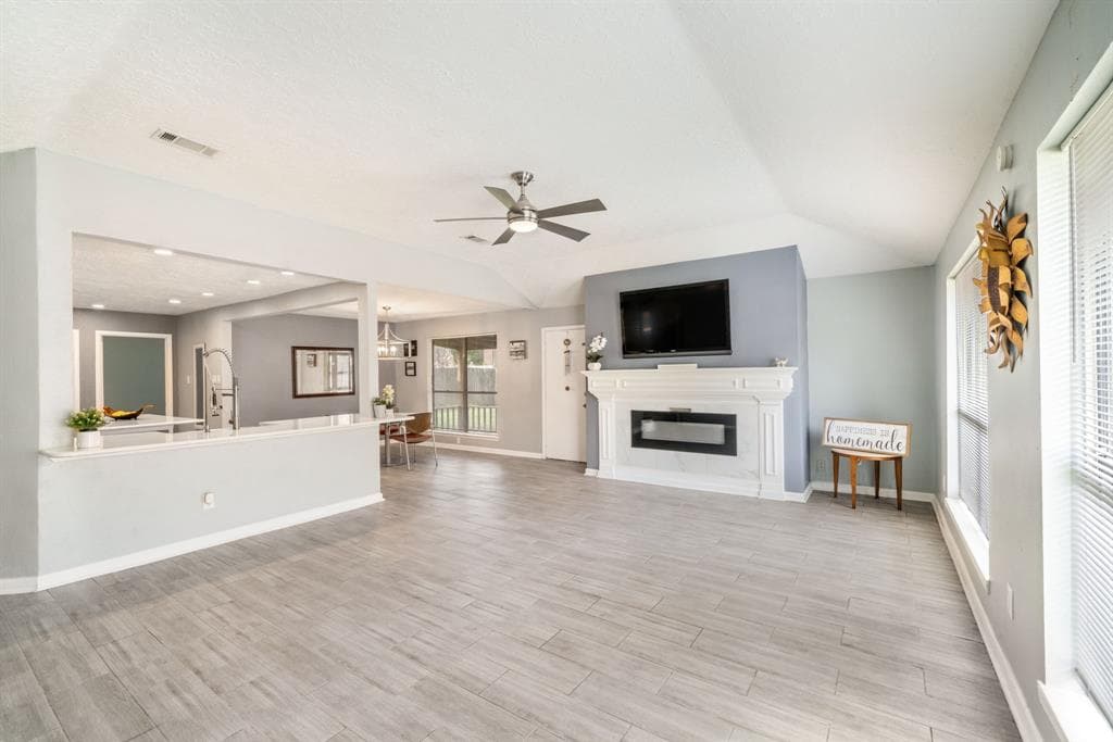 2211 Collingsfield Dr
