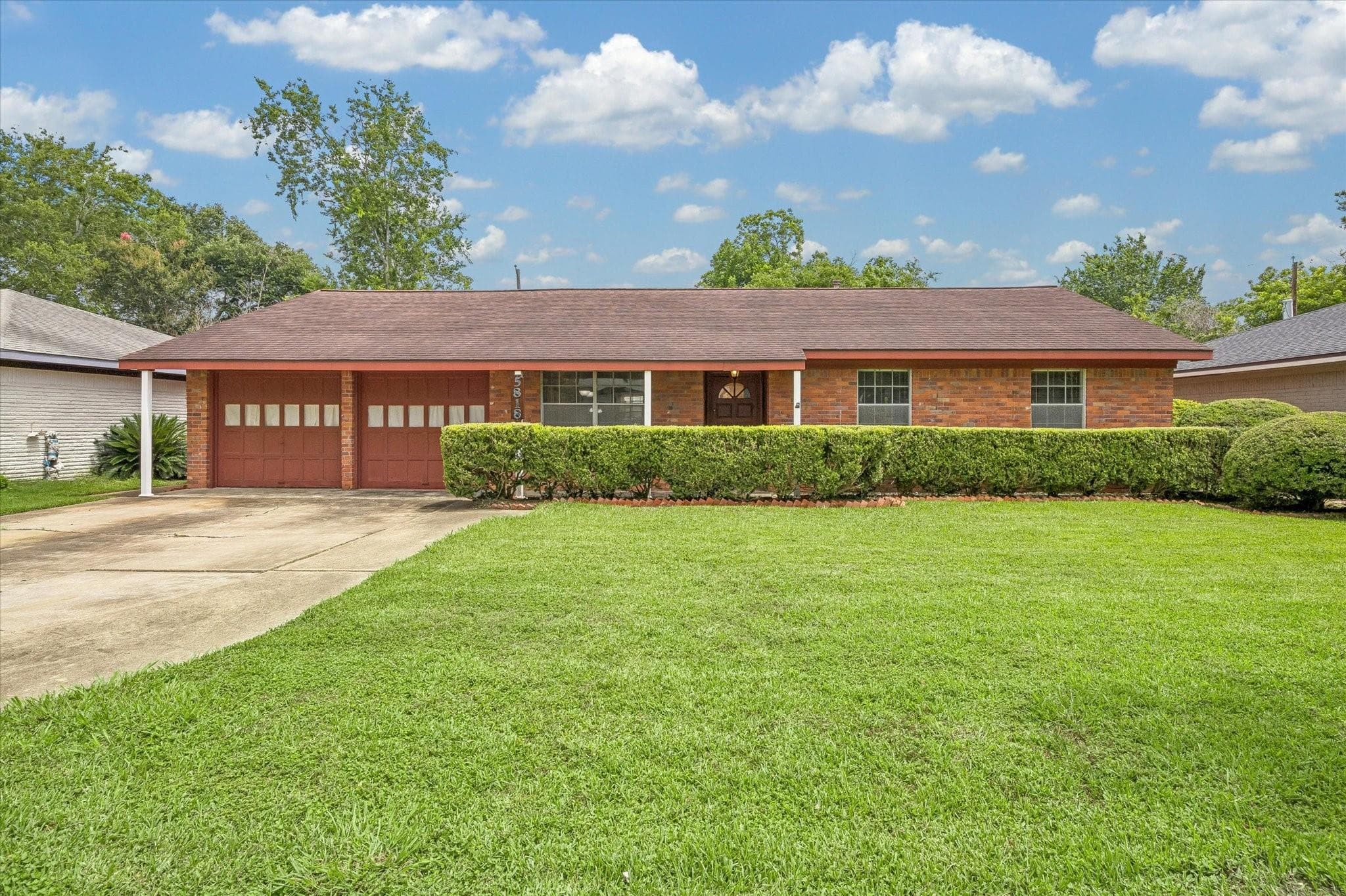 5818 Effingham Dr