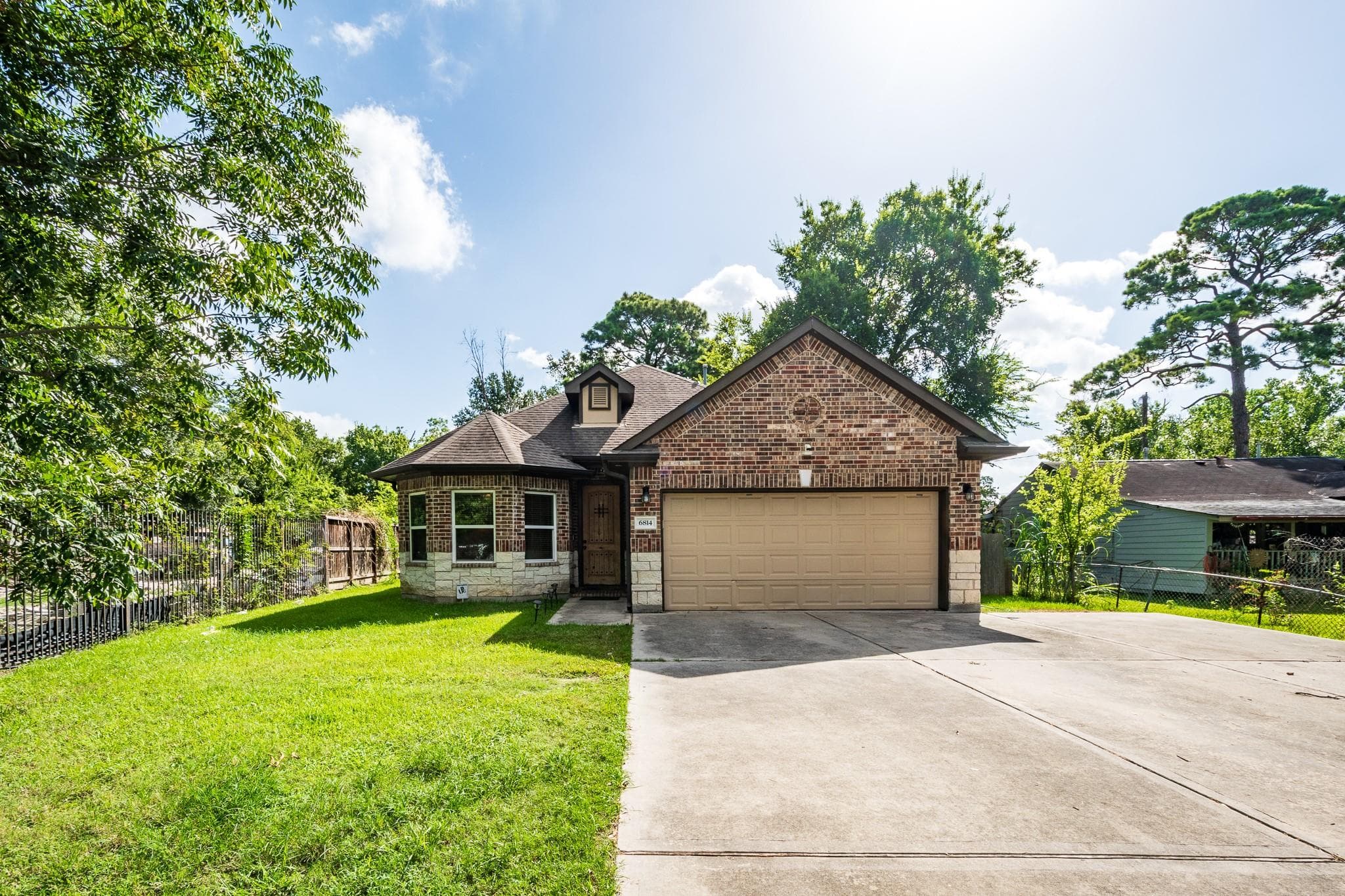 6814 Carver Rd