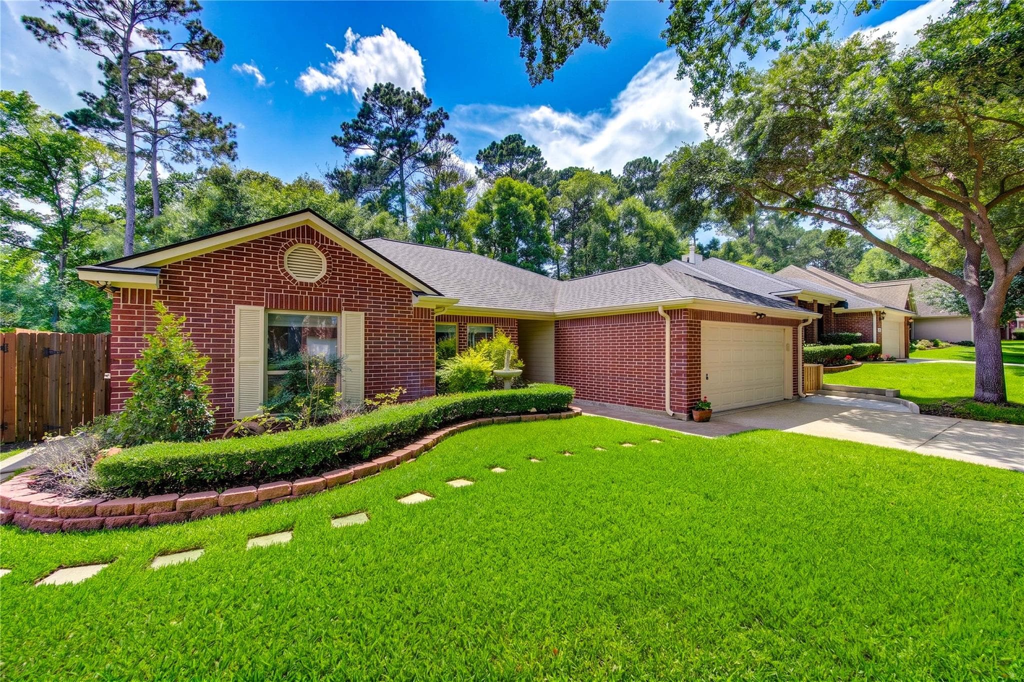 13823 Fountainview Dr