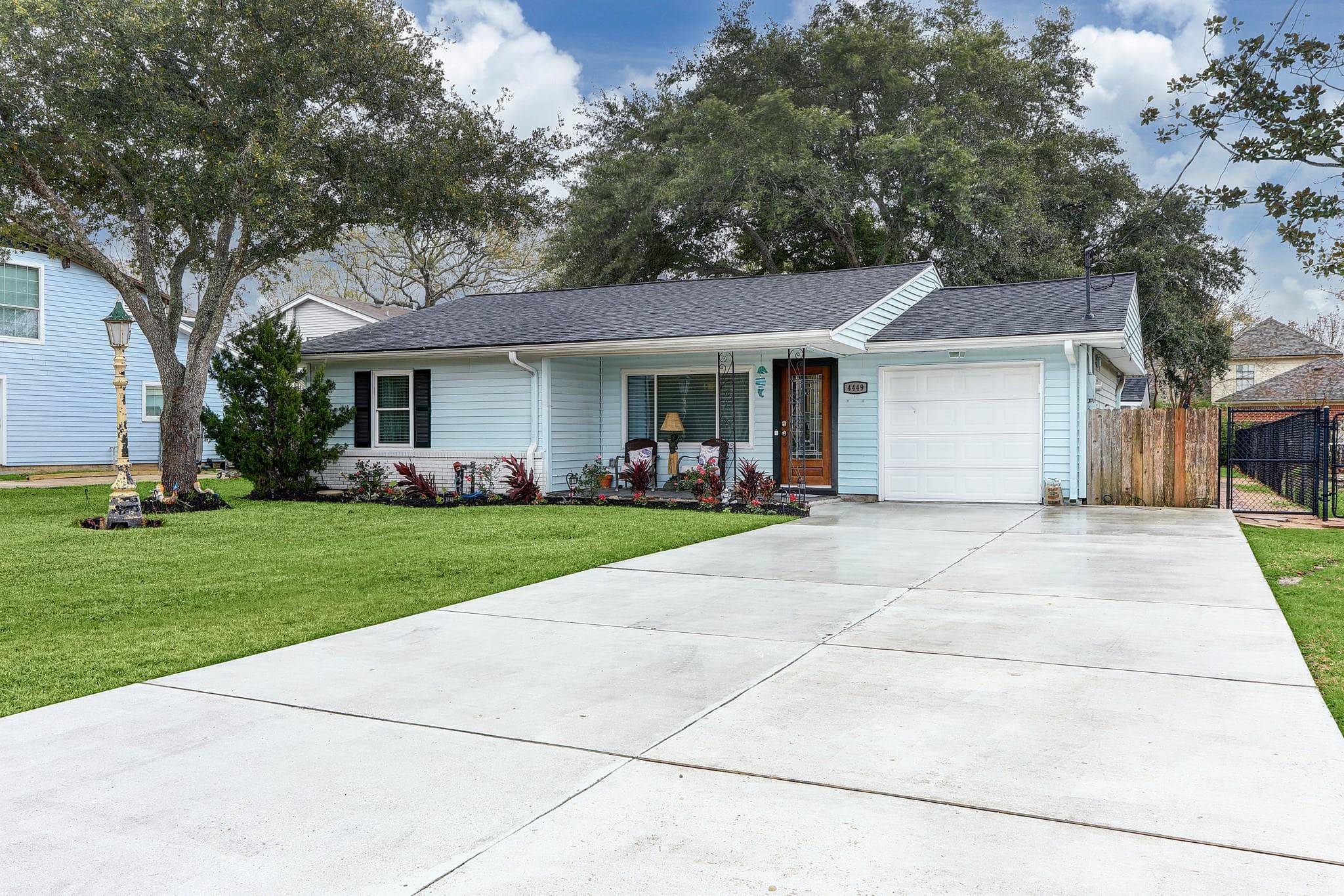 4449 Shady Lake Dr