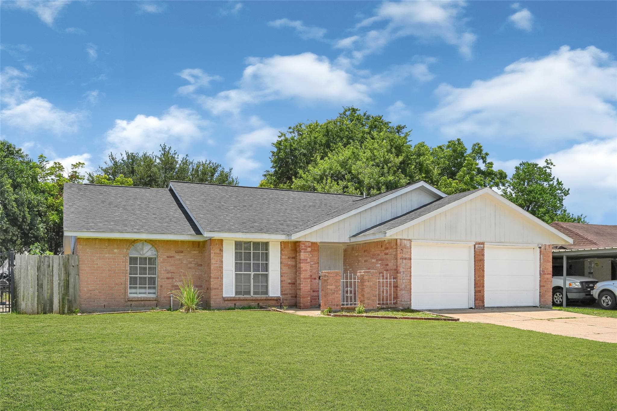 1123 Fallbrook Dr