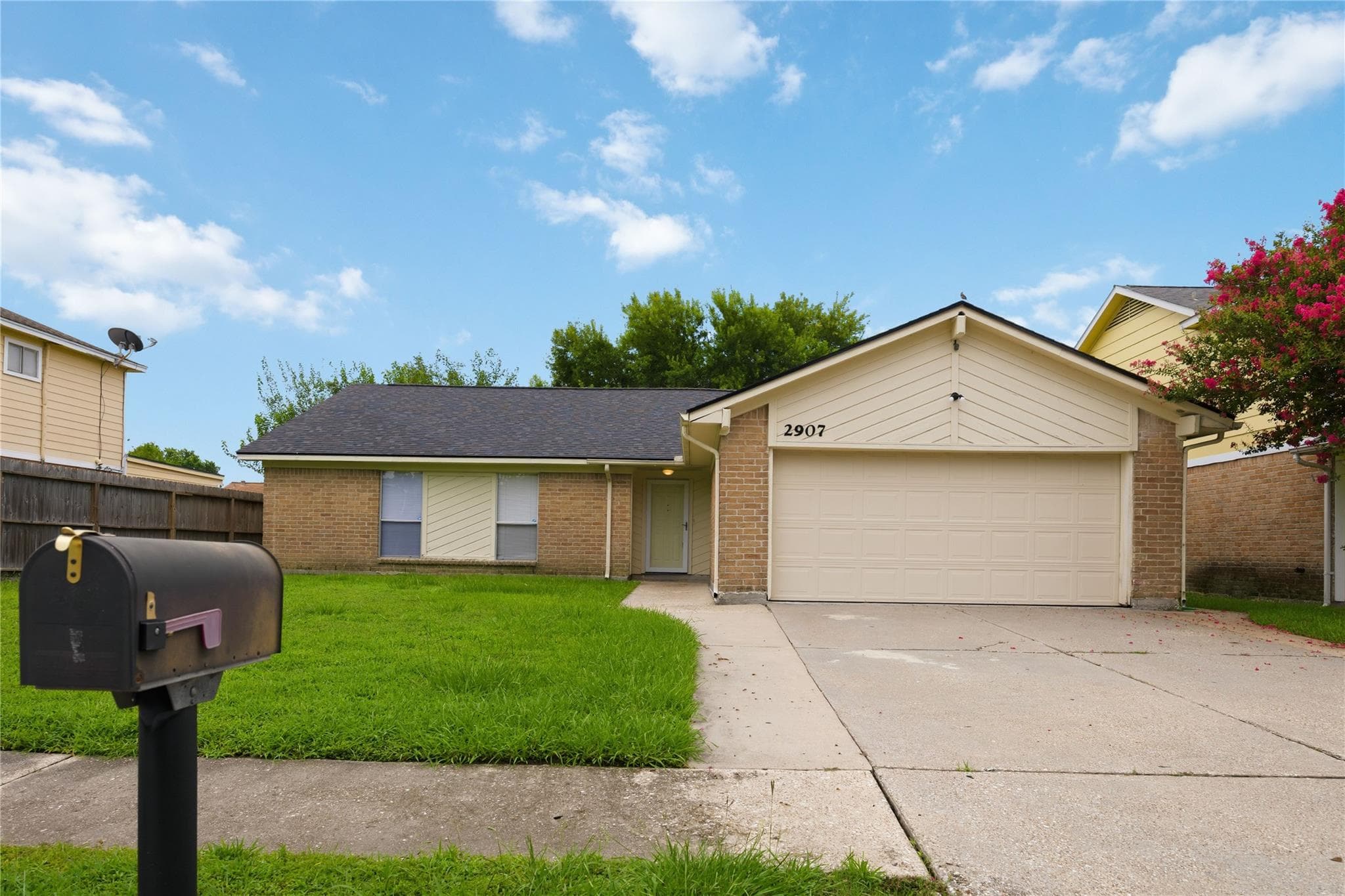 2907 W Greens Rd
