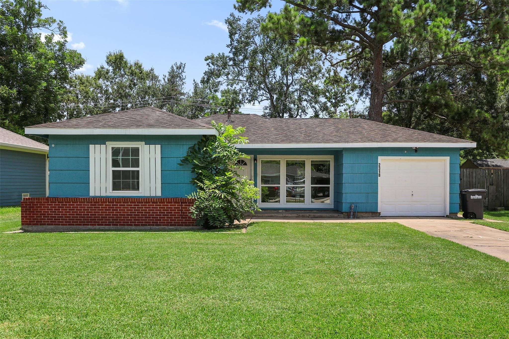 2318 Pecan St