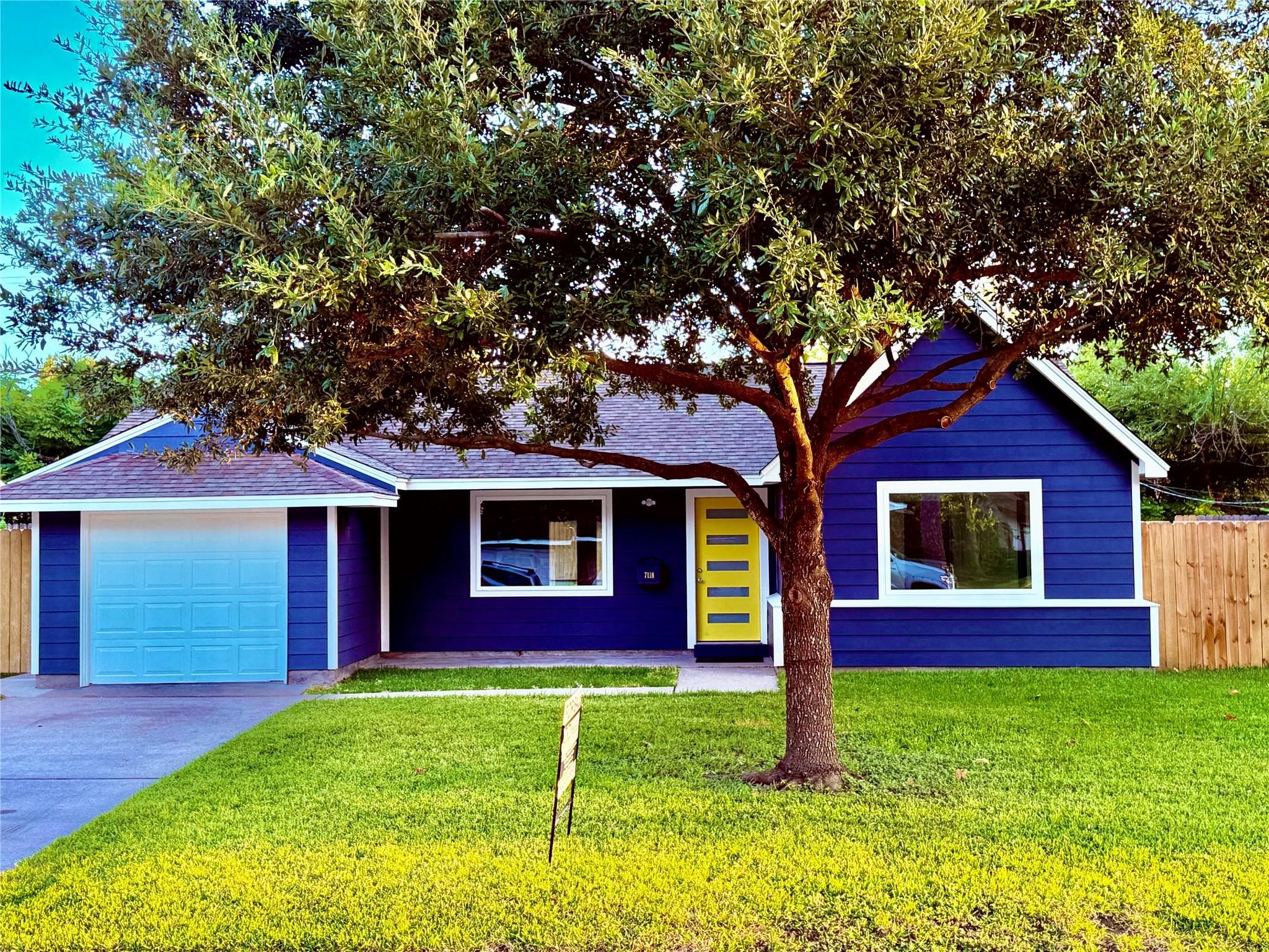 7118 Edgemoor Dr