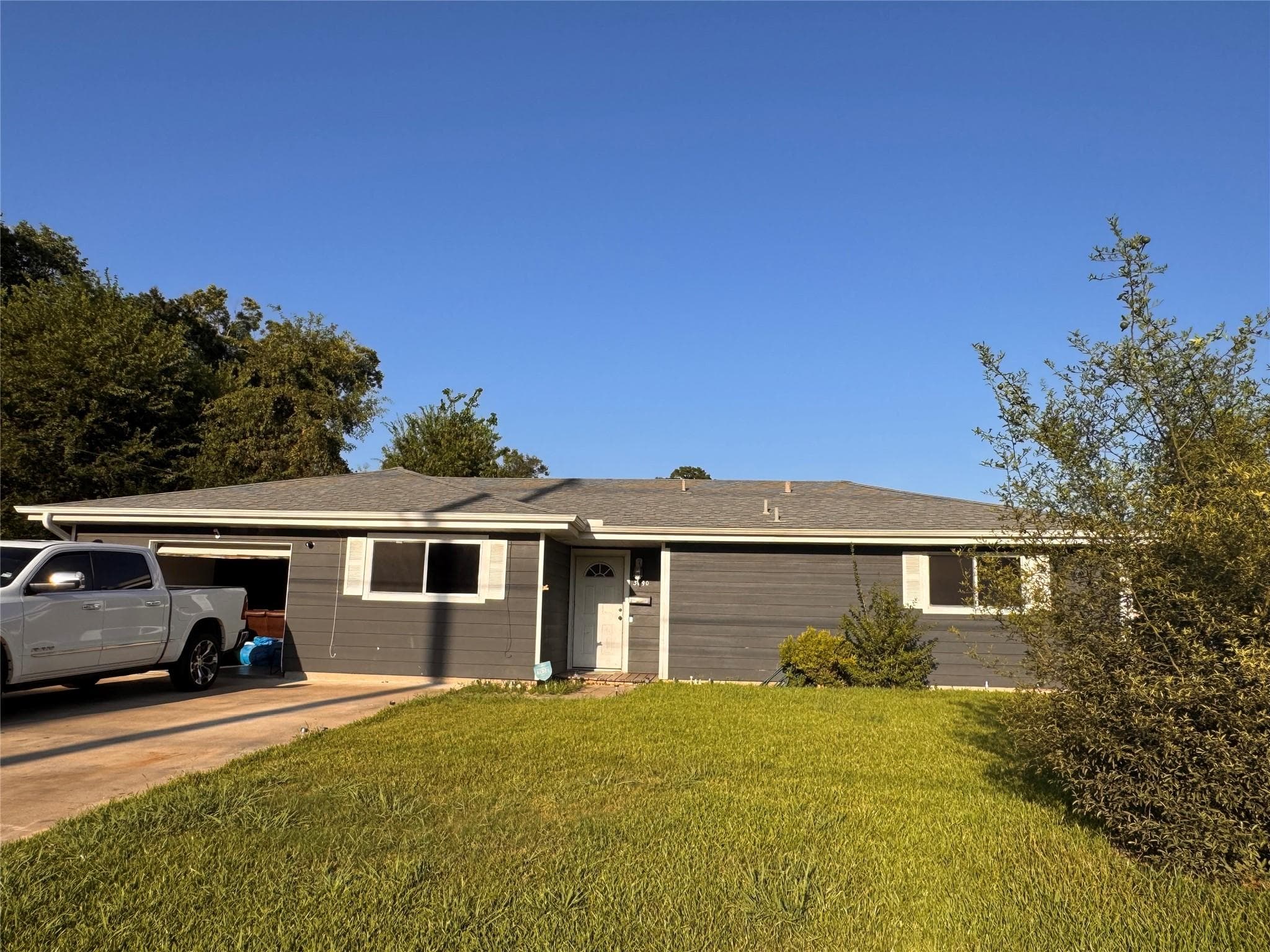 3890 Bristol Dr