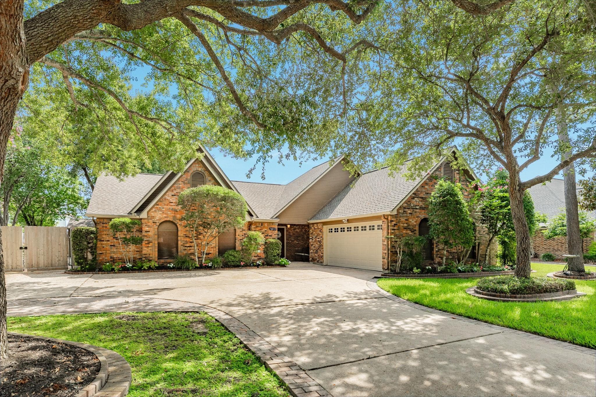 1617 White Wing Cir