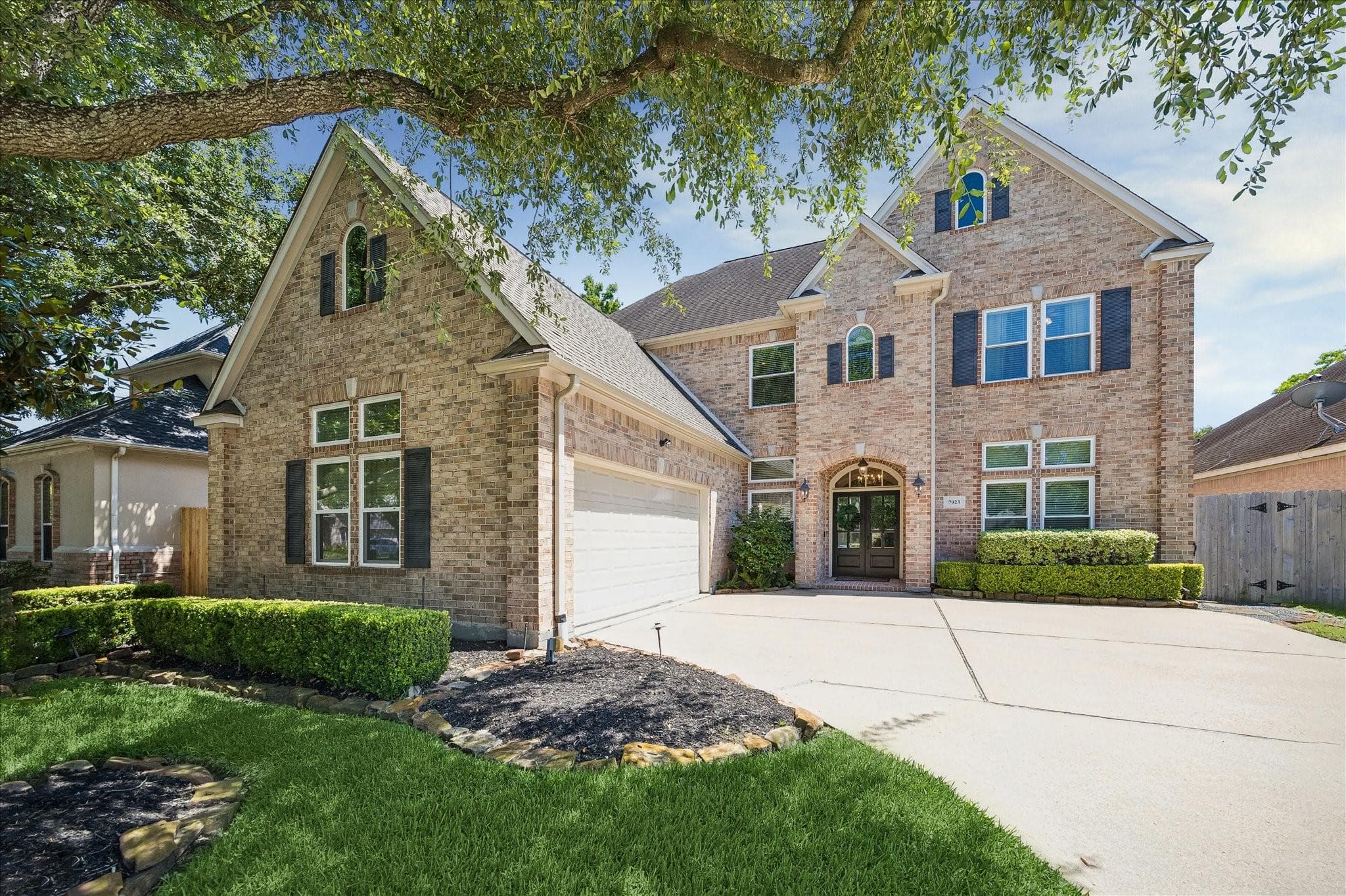 7923 N Wellington Ct
