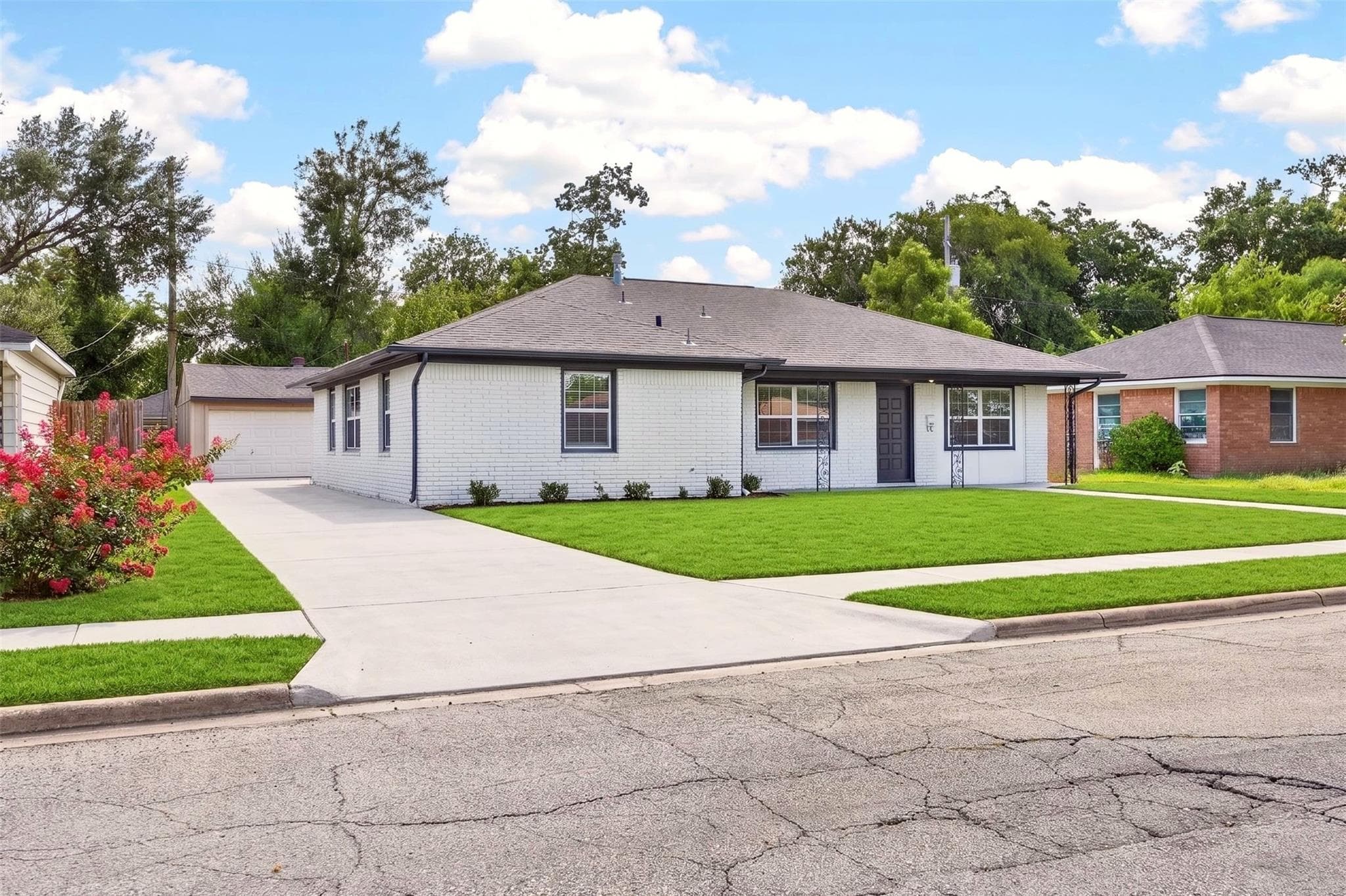 1202 Dogwood Dr