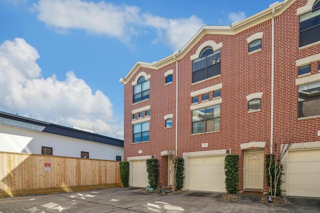 8715 Meadowcroft Dr Unit 1003