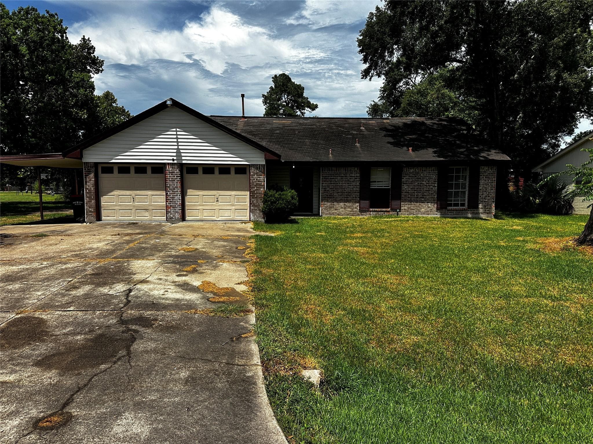 205 Honeysuckle Dr