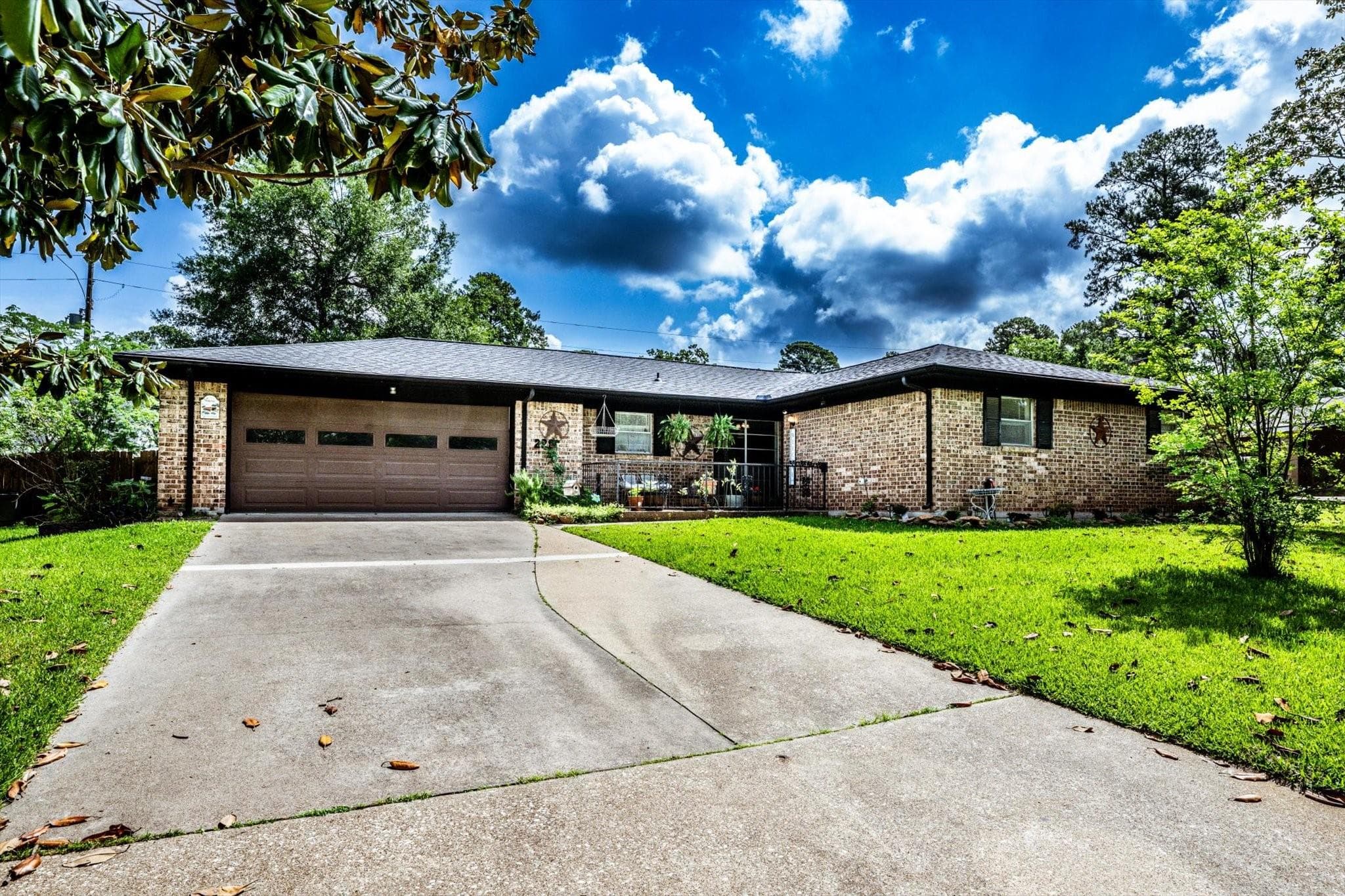 229 Willowbend St
