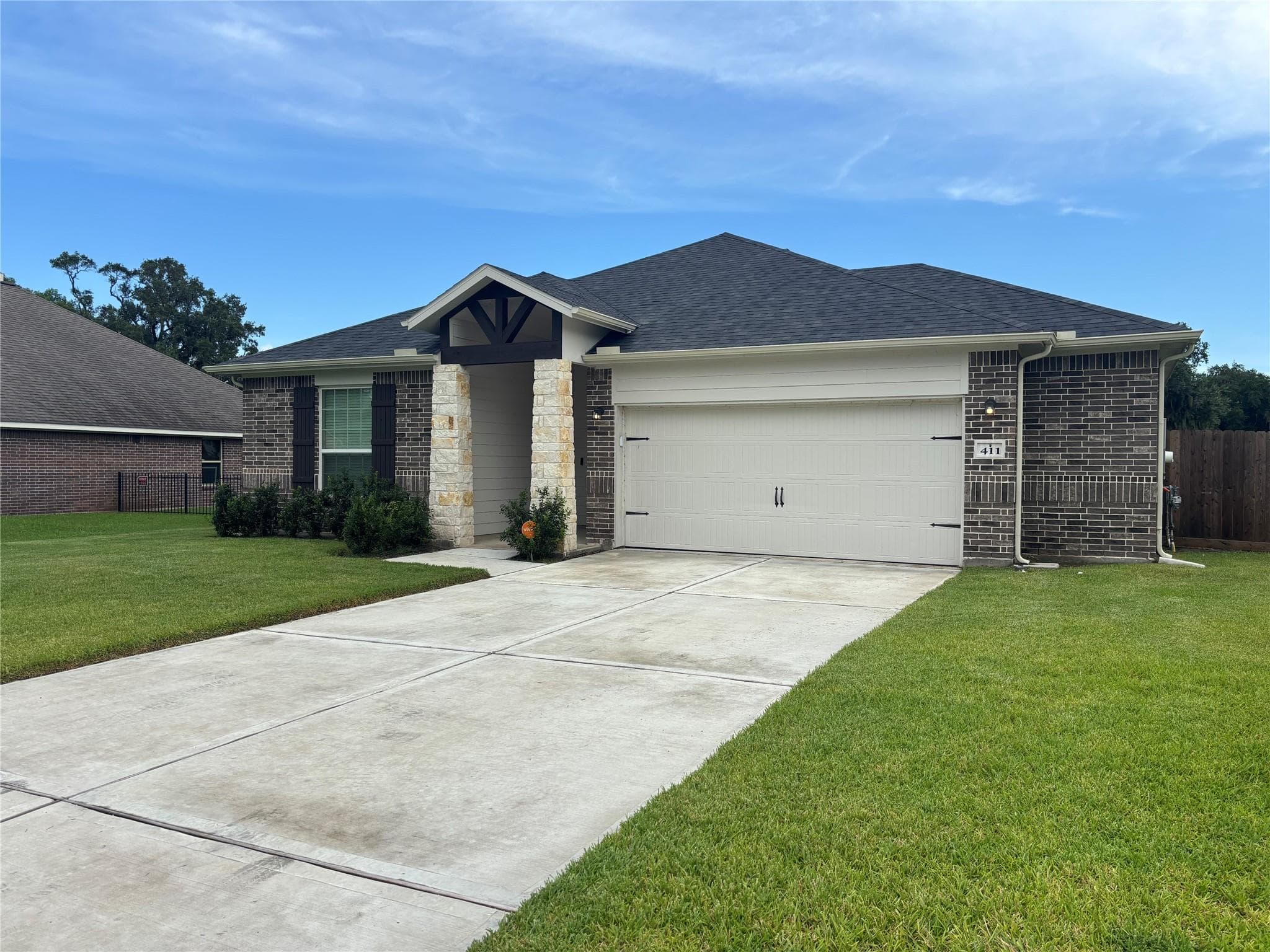 411 S Amherst Dr
