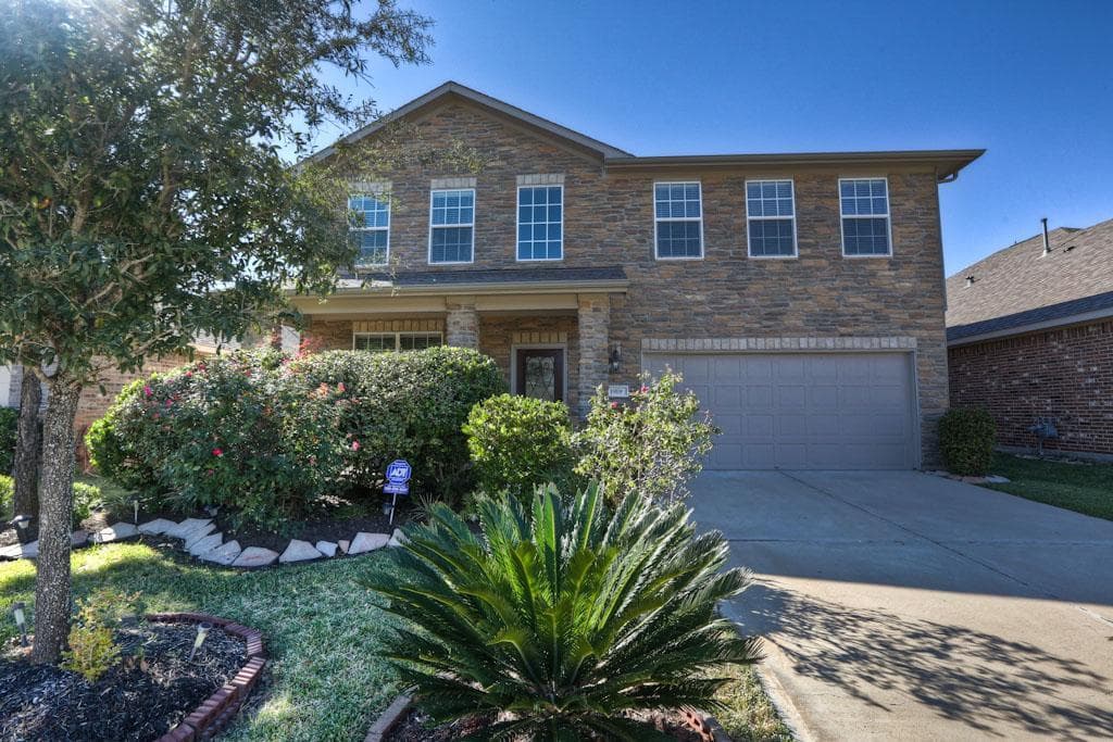 1919 Lenora Ct